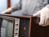 テレビを運ぶ